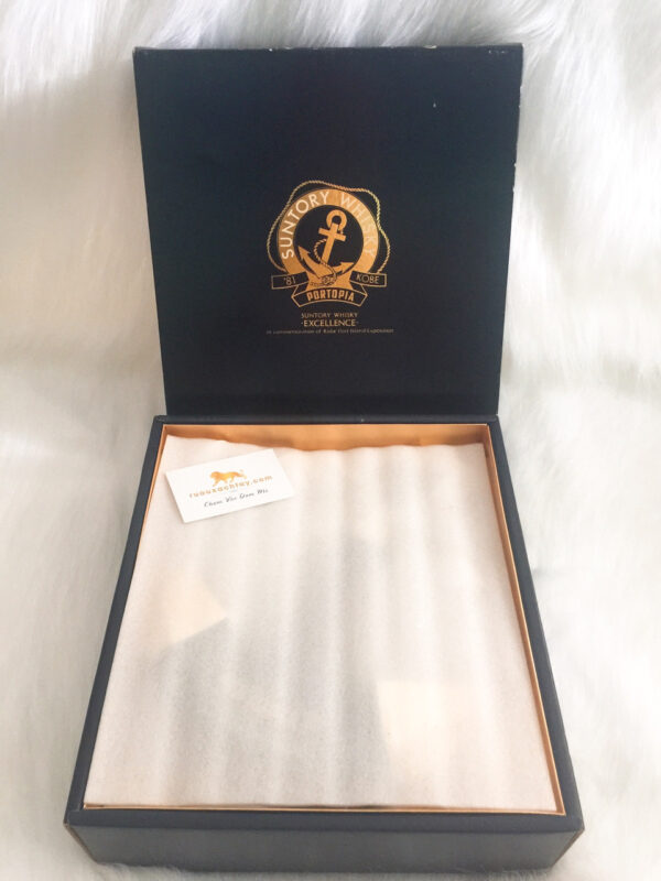 ruou-xach-tay-Suntory-Whisky-Excellence-mo-neo-thuy-tinh