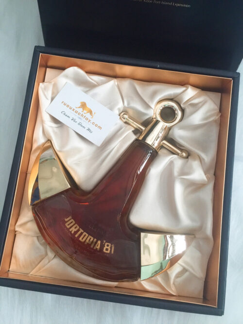 ruou-xach-tay-Suntory-Whisky-Excellence-mo-neo-thuy-tinh