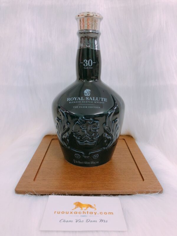 Rượu Chivas 30 Flask Edition