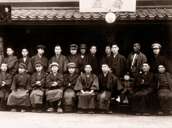 Suntory năm 1899