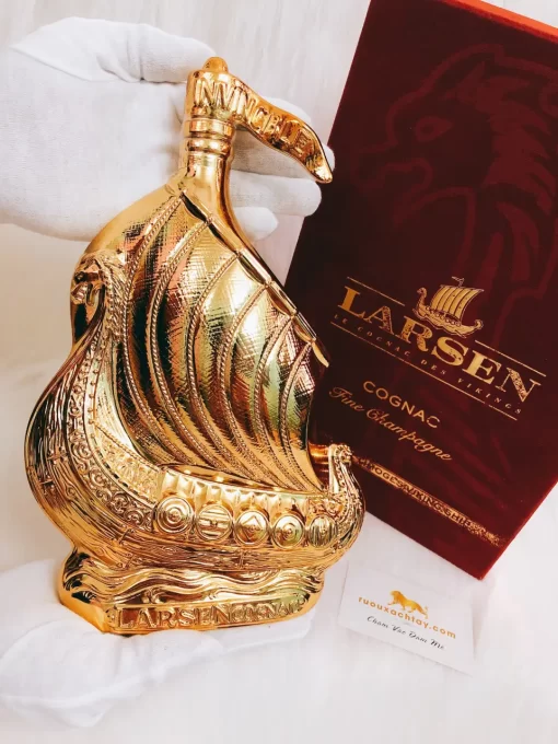 Rượu Cognac Larsen Viking Ship Topaz Gold