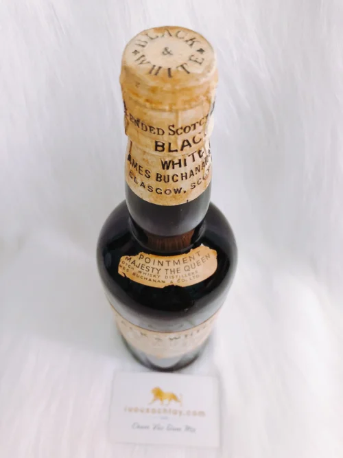 Black & White Blended Scotch Whisky 1950s 8 3 1 153