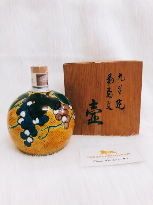 Rượu Suntory Brandy Bình Gốm - Chùm Nho 8 Rượu Suntory Brandy Bình Gốm - Chùm Nho (1)