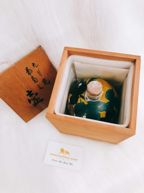 Rượu Suntory Brandy Bình Gốm - Chùm Nho (2)