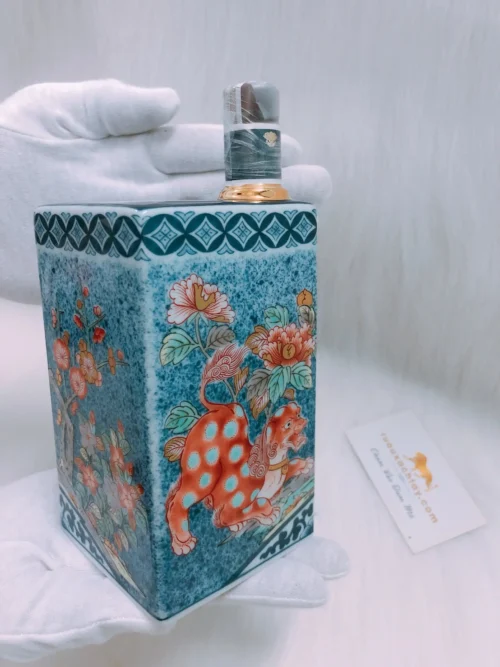 Rượu Suntory Whisky Arita Porcelain Square Bottle Lion Dogs 9 z1407560630587 8a3ab891d2f987e6628f8be8ba3d66a5 1