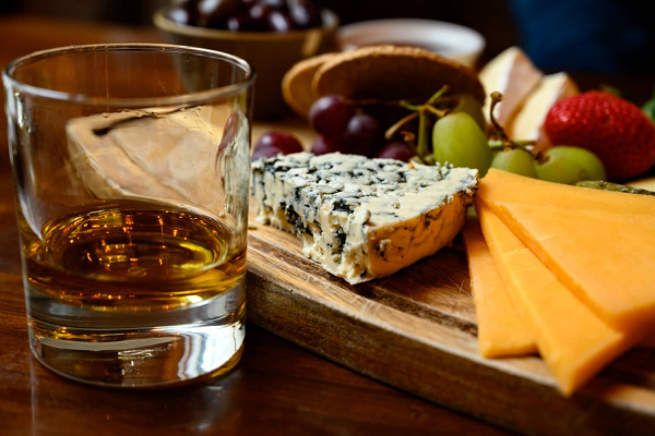 blue-cheeses-pair-with-smoky-whisky