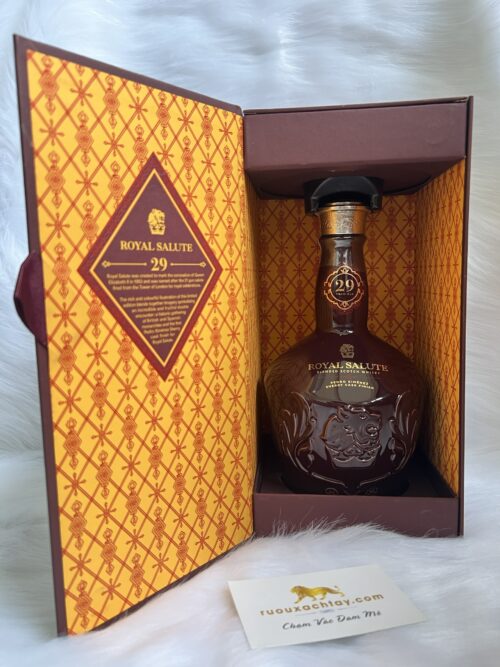 Rượu Chivas Royal Salute 29 Năm Pedro Ximénez Sherry Cask Finish 7 Chivas-29-years-pedro-ximénez-sherry-cask-finish (5)