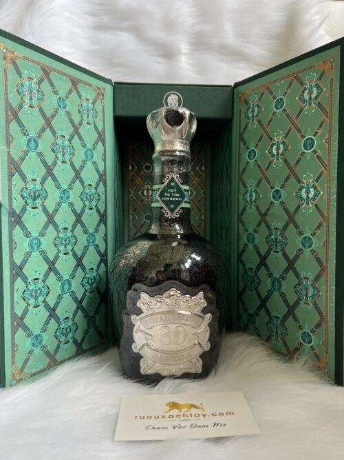 Rượu Chivas Royal Salute 30 Năm Key To The Kingdom 8 chivas-royal-salute-30-years-key-to-the-kingdom (1)