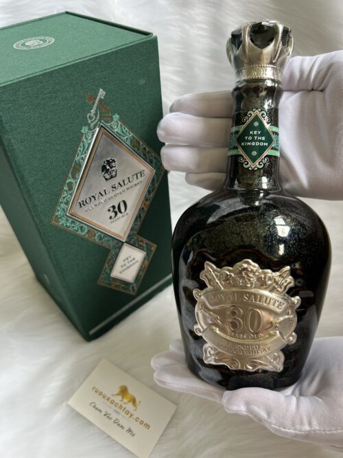 chivas-royal-salute-30-years-key-to-the-kingdom (3)
