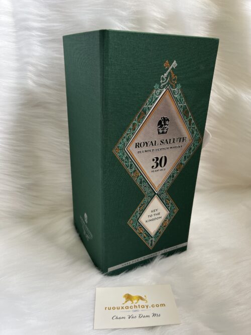 chivas-royal-salute-30-years-key-to-the-kingdom (4)