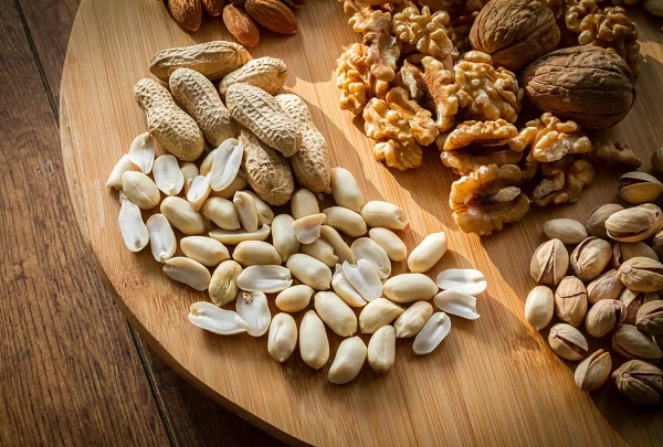 Hướng Dẫn Kết Hợp Whiskey Mỹ Với Món Ăn 2 best-appetizers-for-whiskey-tastings-nuts