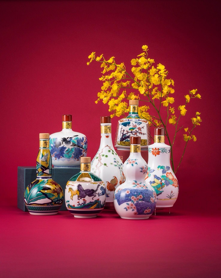 Lịch Sử Chai Rượu Whisky 12 hibiki-21-yo-ceramic-collection