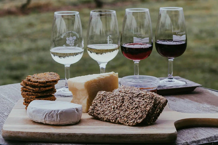 Hướng Dẫn Kết Hợp Rượu Whisky Và Phô Mai 120 whisky-and-cheese-pairing-alcohol