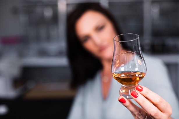 Cách Phân Biệt Các Thương Hiệu Rượu Whisky Đắt Tiền