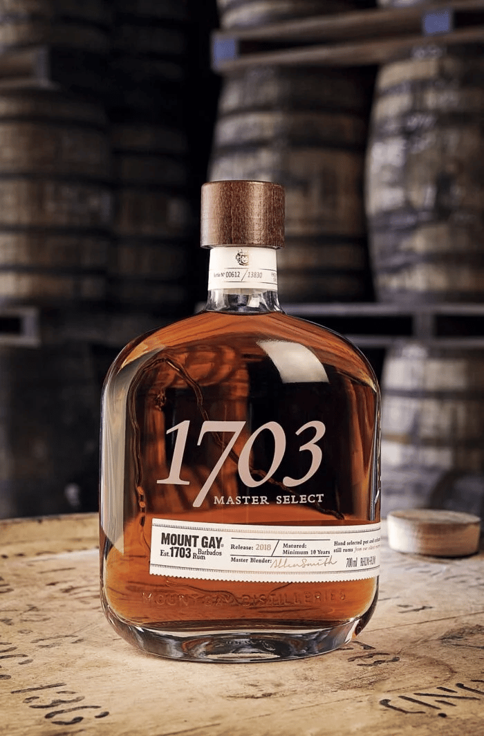 Được phát hành hàng năm, 1703 Master Select pha trộn những loại rượu rum ngon nhất và hiếm nhất từ ​​nhà máy chưng cất