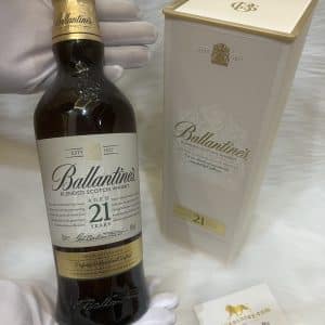 Ballantine's 21 Năm Nắp Vàng