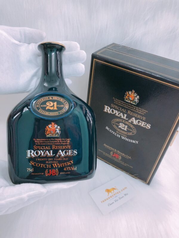 J&B Royal Ages 21yo Decanter (1)