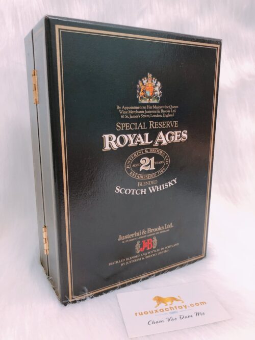 J&B Royal Ages 21yo Decanter (2)