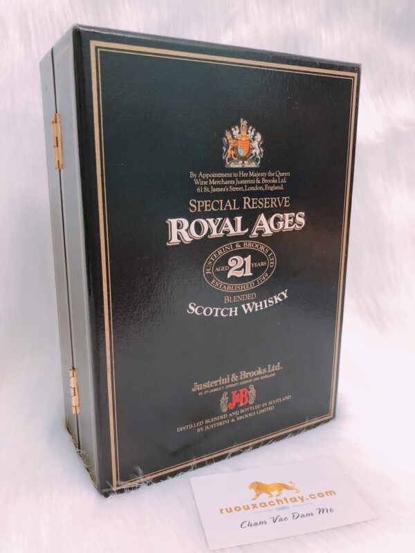 J&B Royal Ages 21yo Decanter (2)