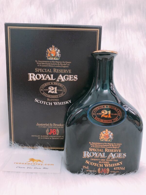 JB Royal Ages 21yo Decanter 3