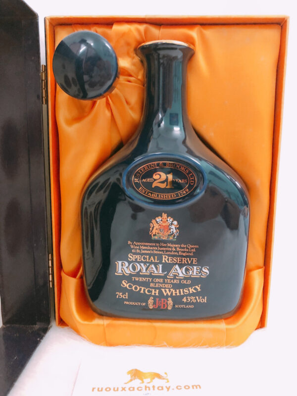 J&B Royal Ages 21yo Decanter (5)