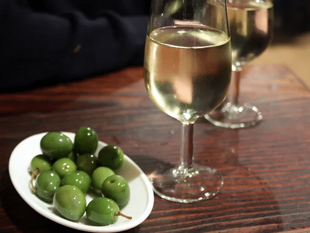 Rượu Sherry Tây Ban Nha và ô liu rất ngon khi kết hợp với nhau.