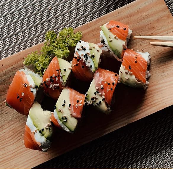 Cách Kết Hợp Hoàn Hảo Whisky Với Món Ăn 5 Sushi