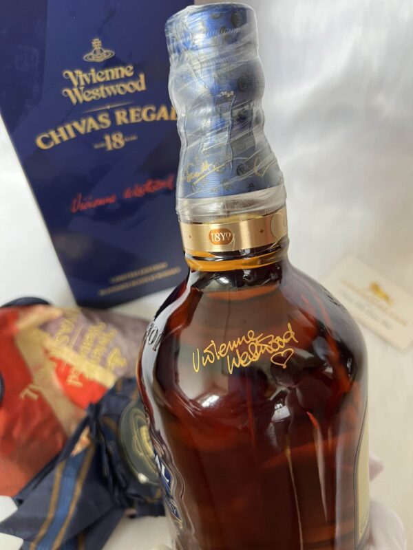 Chivas Regal 18 Years Old Vivian Westwood Edition (4)