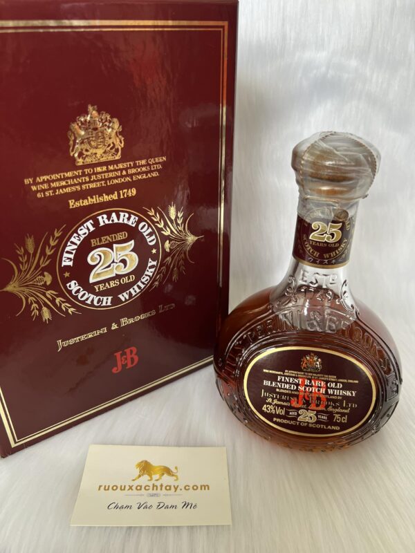 J&B Finest Rare Old Blended Scotch Whisky 25yo (2)