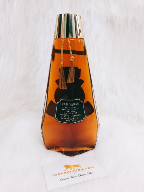 McGuinness Canadian Whisky - Gold Tassel 5 McGuinness Canadian Whisky - Gold Tassel 1976 (3)