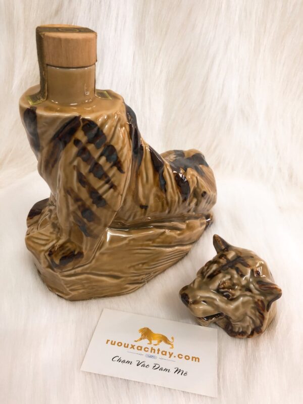Suntory Royal 12yo - Year of the Tiger Decanter 1998 (3)
