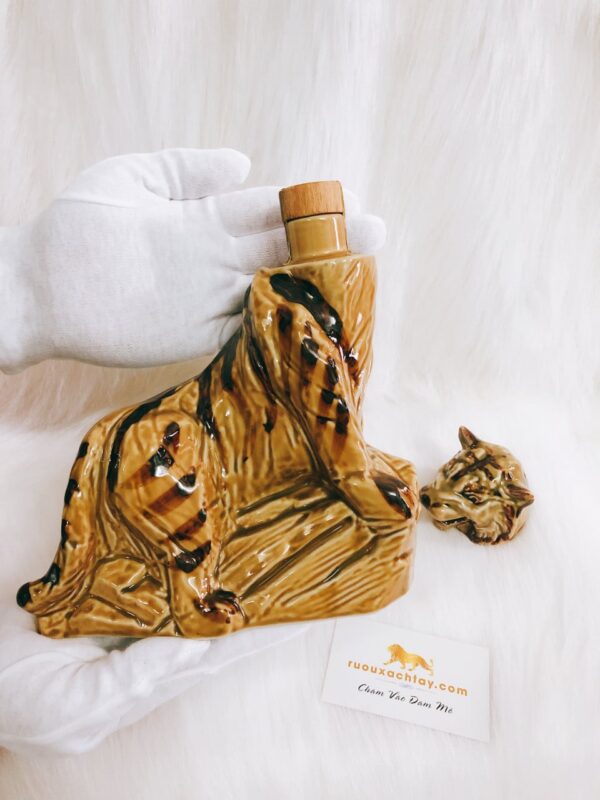Suntory Royal 12yo - Year of the Tiger Decanter 1998 (4)