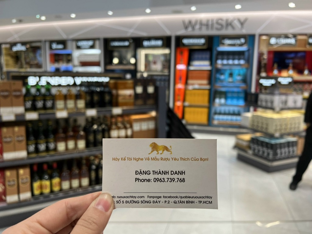 Giá Rượu Chivas Xách Tay: Tìm Hiểu Và Mua Sắm Thông Minh 3 ruouxachtay.com tại duty free