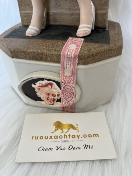 Fascinate Forever 6 Year Old Kentucky Straight Bourbon - Marilyn Monroe Decanter (2)