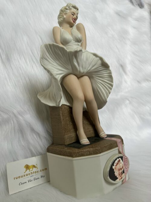 Fascinate Forever 6 Year Old Kentucky Straight Bourbon - Marilyn Monroe Decanter (3)