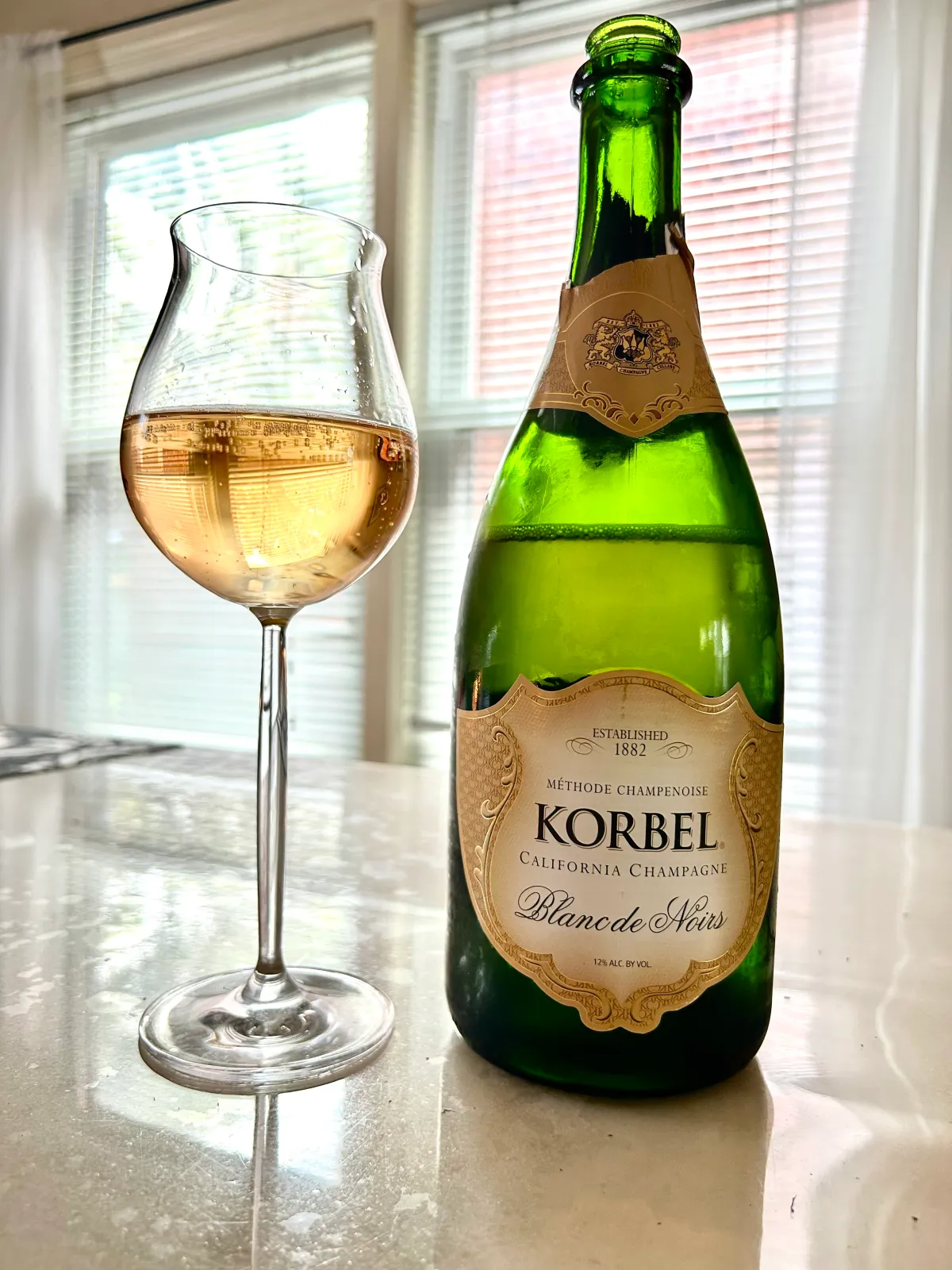 Rượu Champagne Nho: Khám phá hương vị từ nguyên liệu làm Champagne 2 rượu Champagne nho