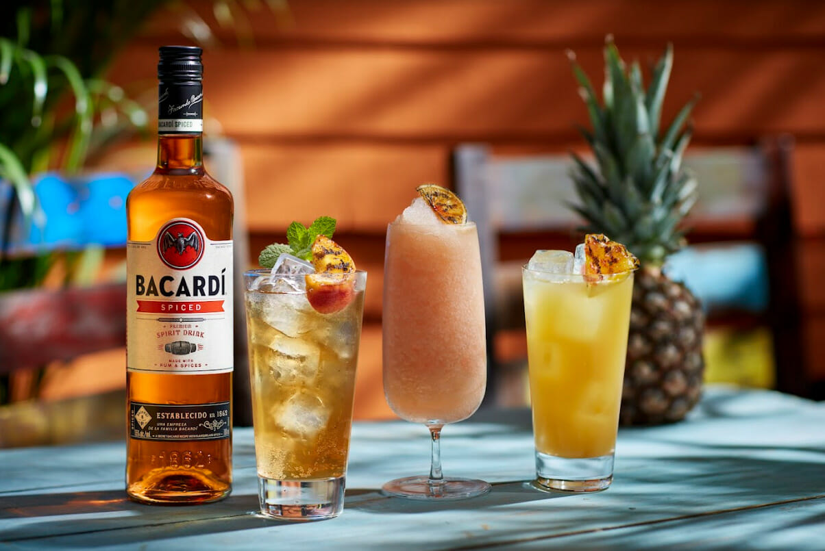 Rượu Rum pha chế: Kỹ thuật và công thức để tạo ra những ly cocktail đặc biệt 2 rượu Rum pha chế