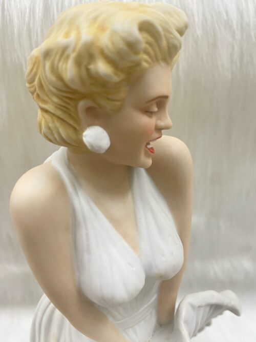 Fascinate Forever 6 Year Old Kentucky Straight Bourbon – Marilyn Monroe Decanter Ver2 (4)