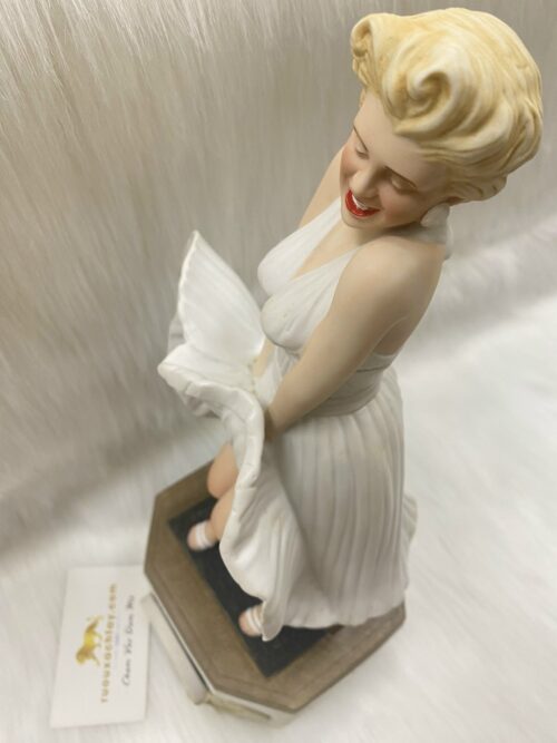 Fascinate Forever 6 Year Old Kentucky Straight Bourbon – Marilyn Monroe Decanter Ver2 (6)