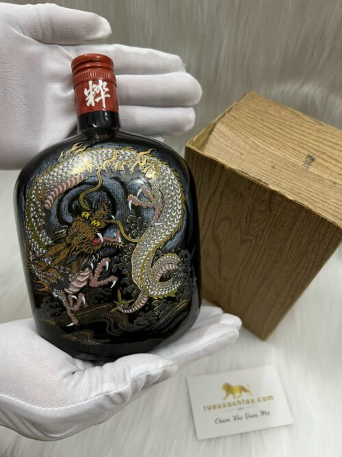 Suntory Old Whisky Special Design Dragon (1)