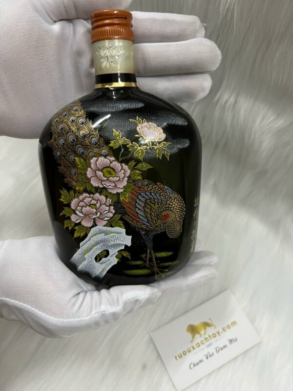 Suntory Old Whisky Special Design Peony & Peacock (1)
