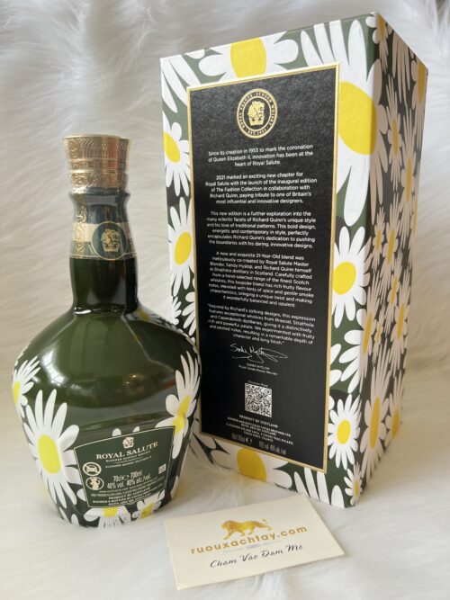 Rượu Chivas 21 năm Hoa Cúc - Richard Quinn (3)