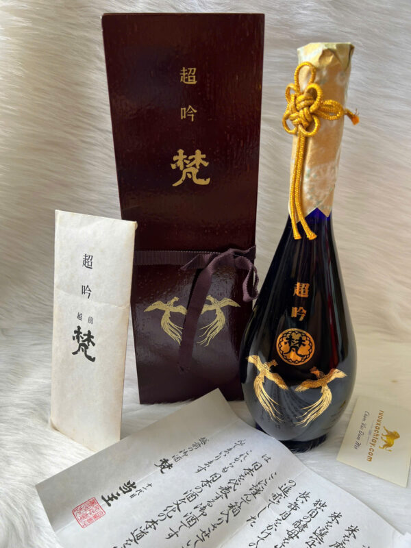 Born Chogin Junmai Daiginjo (2)