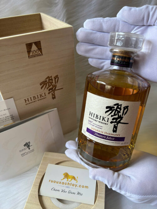 Hibiki Harmony Master's Select 100th Anniversary Gift Set (1)