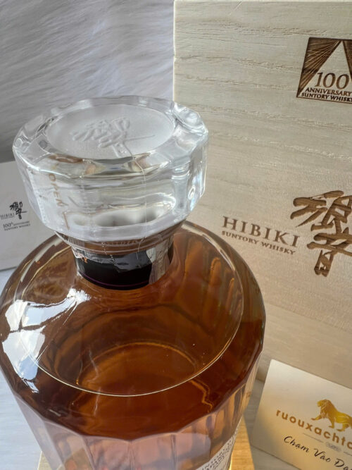 Hibiki Harmony Master's Select 100th Anniversary Gift Set (2)