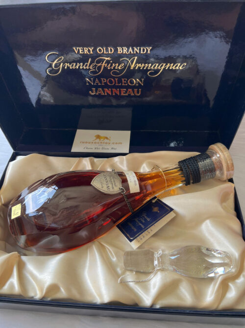 Rượu Armagnac Janneau Tres Vieille Reserve Crystal Decanter (3)