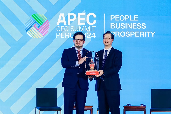 Bộ Ly Uống Rượu Ngũ Lương Dịch APEC 2024 14 Wuliangye tại sự kiện APEC CEO Summit Peru 2024