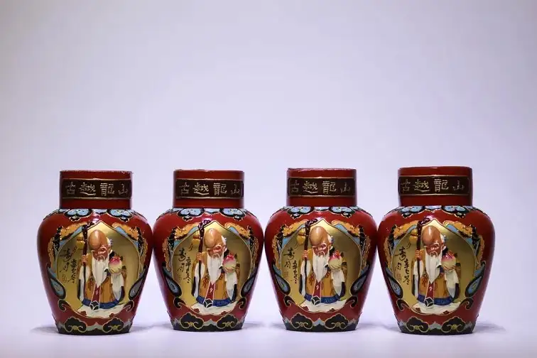 Bộ Sưu Tập Đặc Biệt Rượu Thiệu Hưng Hoa Điêu Huadiao Nổi Tiếng 14 Rượu Thiệu Hưng Huadiao được sản xuất tại Guyue Longshan như một món quà đặc biệt cho các bữa tiệc cấp nhà nước