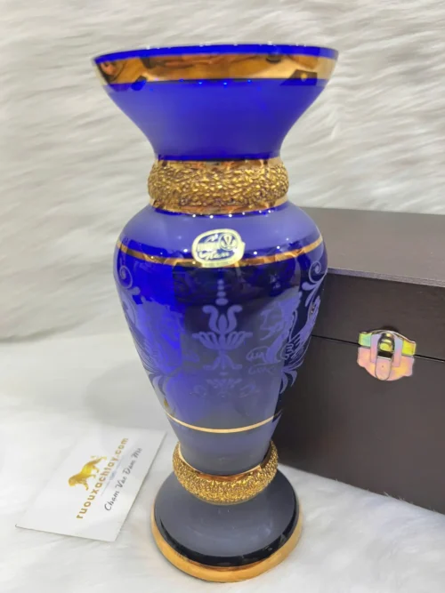 Bình Mạ Vàng Thủy Tinh Màu BOHEMIA Vintage Cobalt Blue Glass Vase with Gold 9 Bình Mạ Vàng Thủy Tinh Màu BOHEMIA Vintage Cobalt Blue Glass Vase with Gold (5)