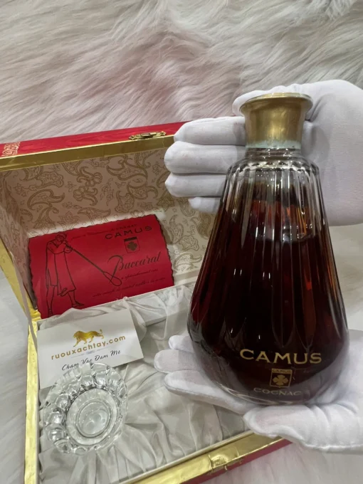 Camus Reserve Extra Vieille Cognac Baccarat Crystal Decanter (1)